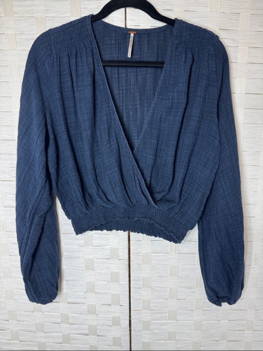 Free People Navy Gauze Like Boho V-Neck Long Sleeve Smocked Waist‎ Size Small